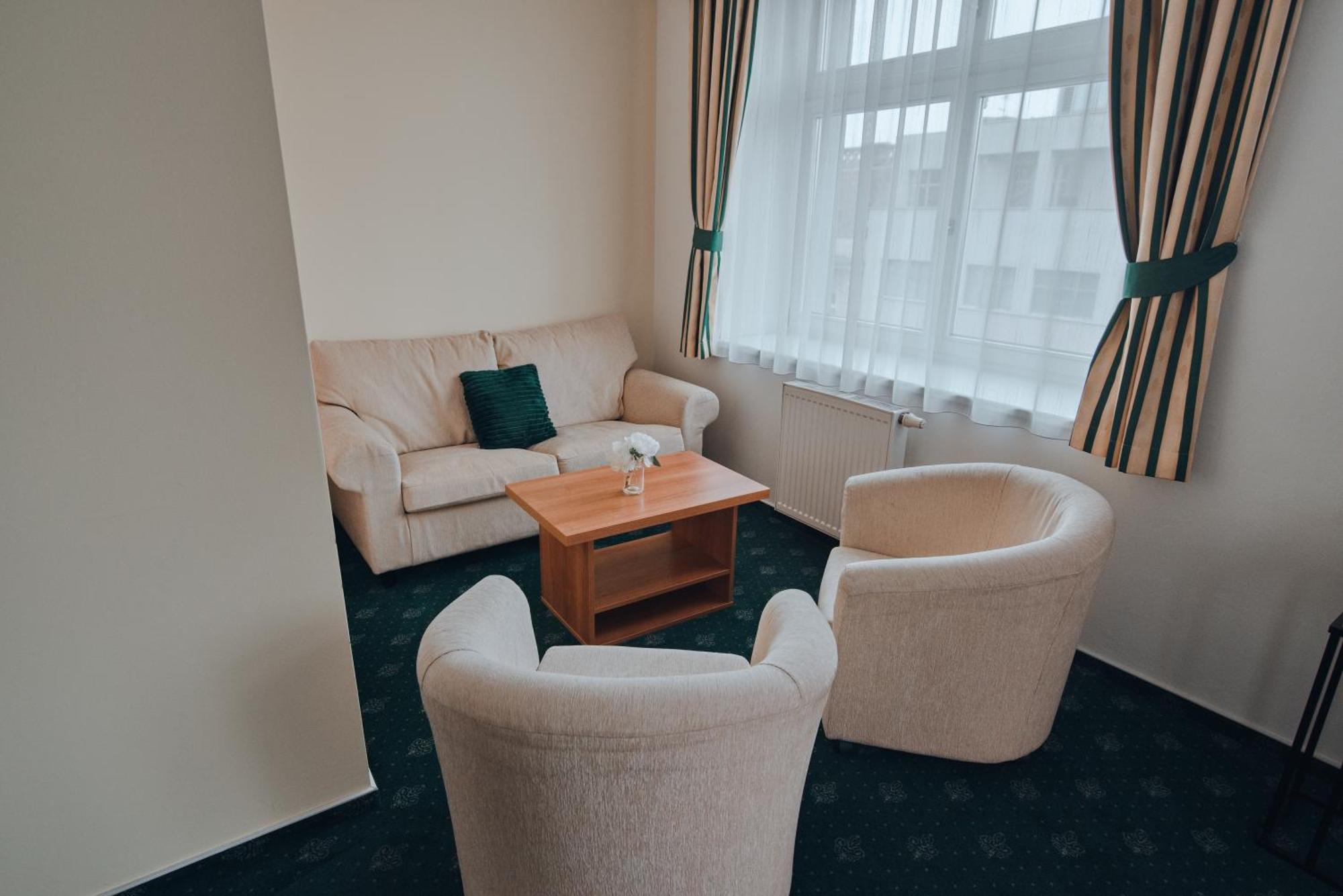 Hotel Grand Hradec Kralove Exterior foto