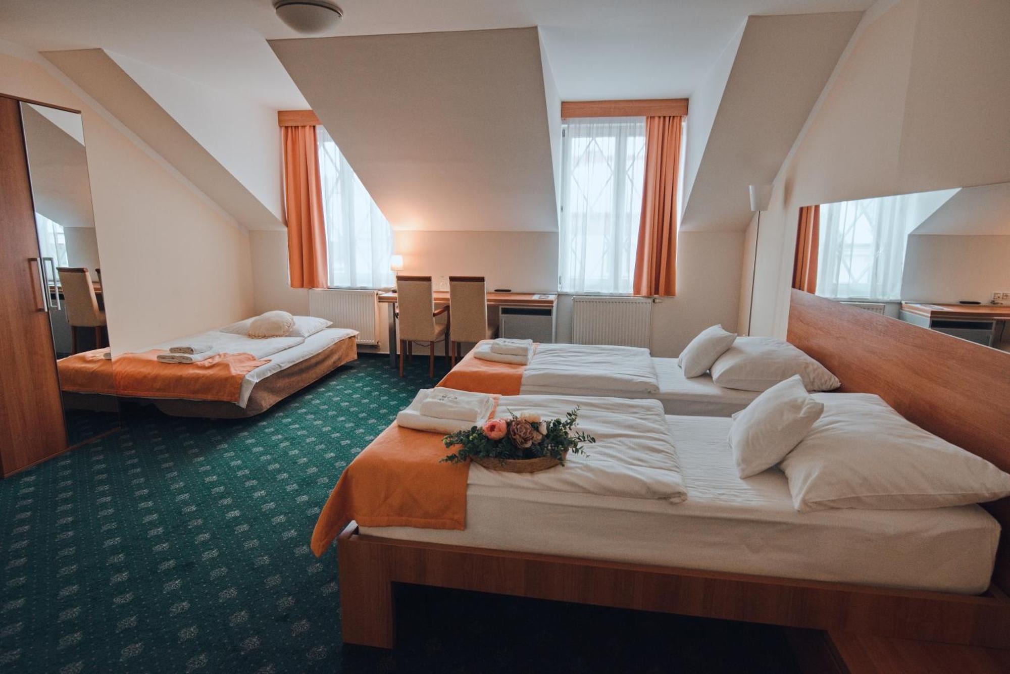 Hotel Grand Hradec Kralove Exterior foto